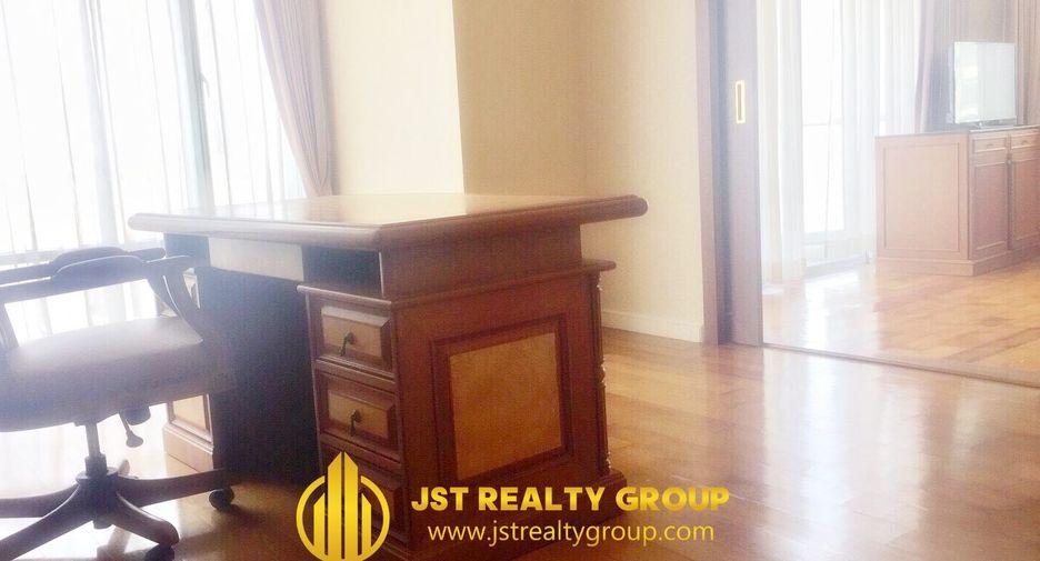 For rent 4 bedrooms condo in Bang Rak, Bangkok