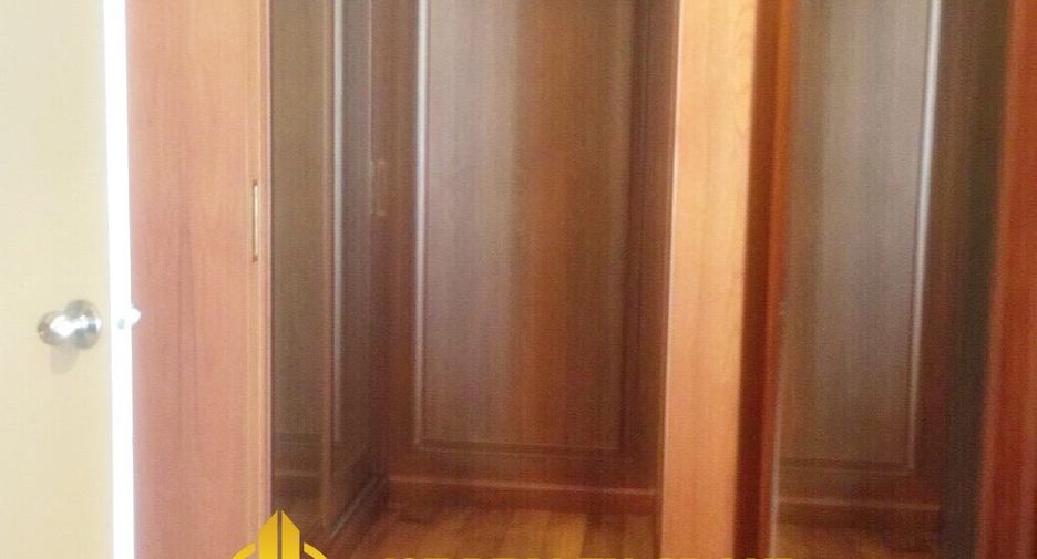 For rent 4 bedrooms condo in Bang Rak, Bangkok