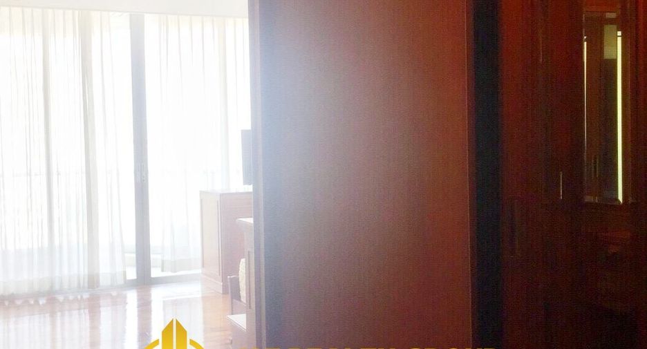 For rent 4 bedrooms condo in Bang Rak, Bangkok