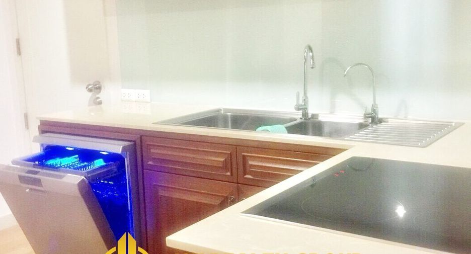 For rent 4 bedrooms condo in Bang Rak, Bangkok