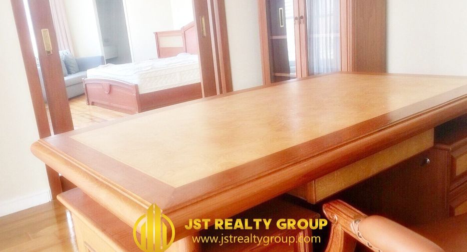 For rent 4 bedrooms condo in Bang Rak, Bangkok