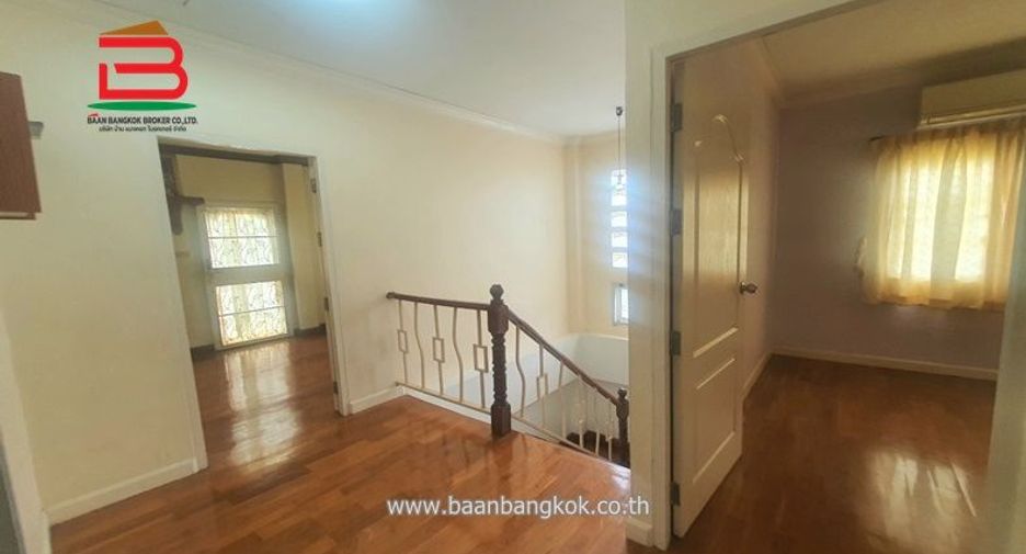 For sale 4 bed townhouse in Don Mueang, Bangkok