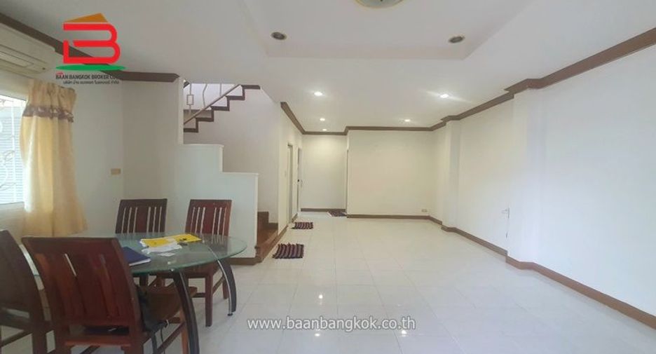 For sale 4 bed townhouse in Don Mueang, Bangkok