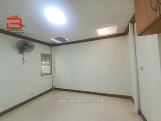 For sale 4 bedrooms townhouse in Don Mueang, Bangkok