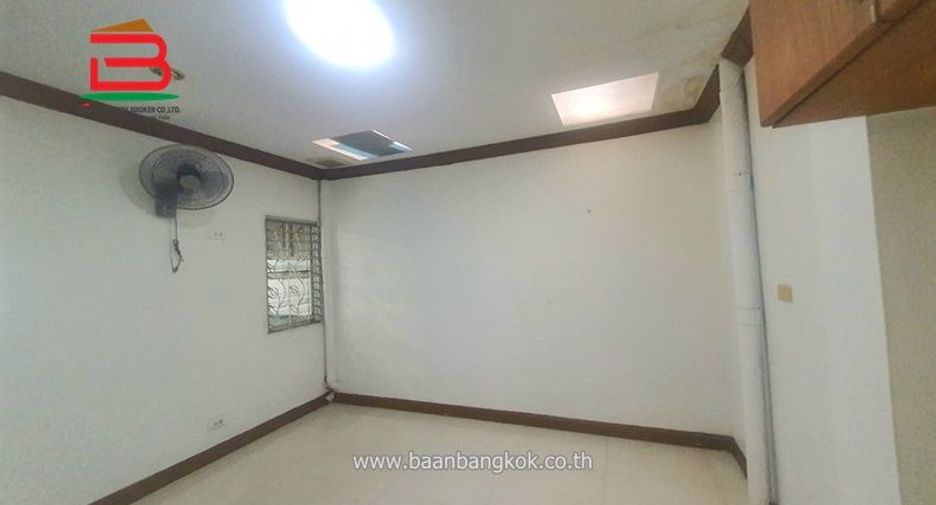 For sale 4 bed townhouse in Don Mueang, Bangkok