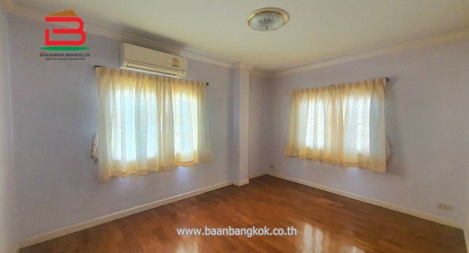 For sale 4 bed townhouse in Don Mueang, Bangkok