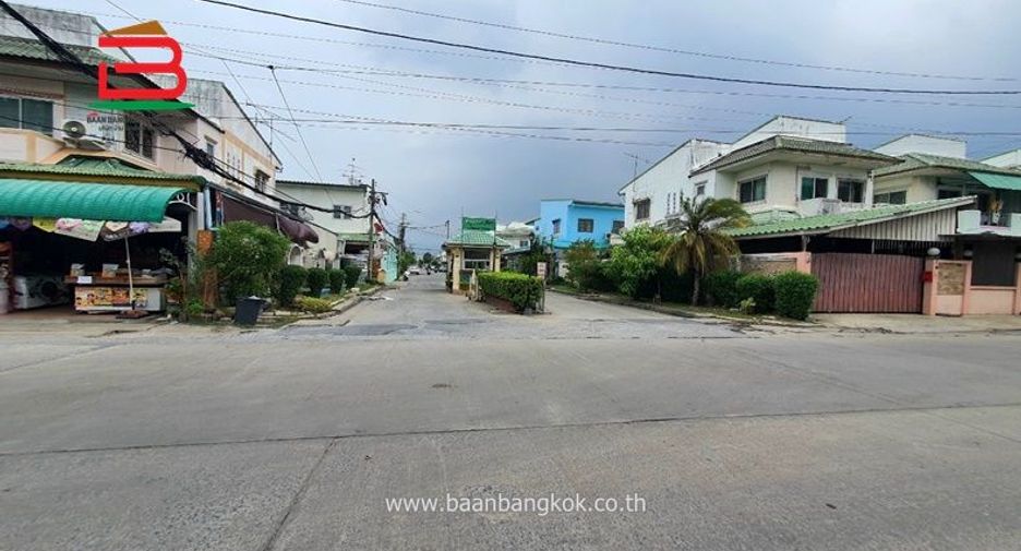 For sale 4 bed townhouse in Don Mueang, Bangkok