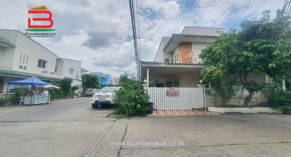 For sale 4 bed townhouse in Don Mueang, Bangkok