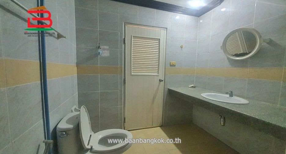 For sale 4 bed townhouse in Don Mueang, Bangkok