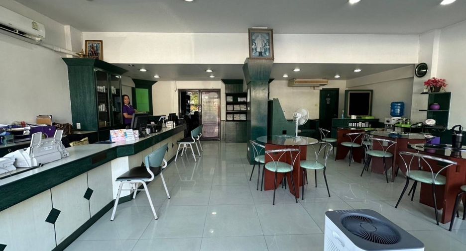 For sale 8 bed retail Space in Mueang Chiang Mai, Chiang Mai
