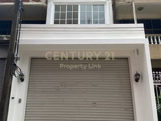 For rent 4 bedrooms townhouse in Watthana, Bangkok