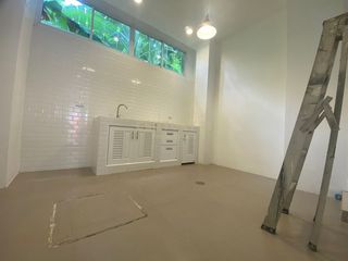 For rent 4 bedrooms townhouse in Watthana, Bangkok