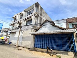 For rent 6 Beds retail Space in Bang Khae, Bangkok