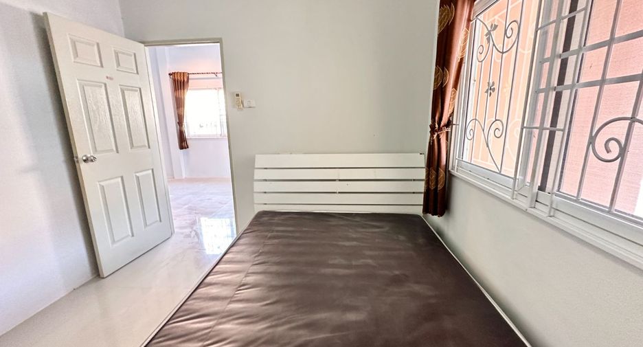Casa en venta de 2 habitaciones en Si Racha, Chonburi