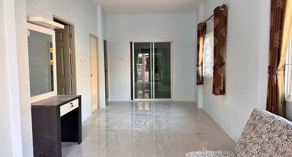 Casa en venta de 2 habitaciones en Si Racha, Chonburi