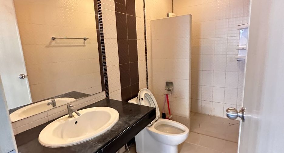 Casa en venta de 2 habitaciones en Si Racha, Chonburi