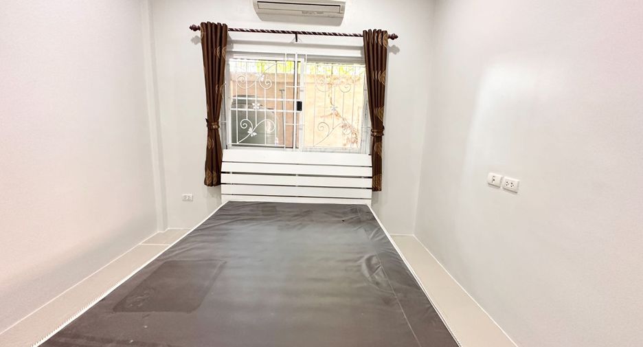 Casa en venta de 2 habitaciones en Si Racha, Chonburi