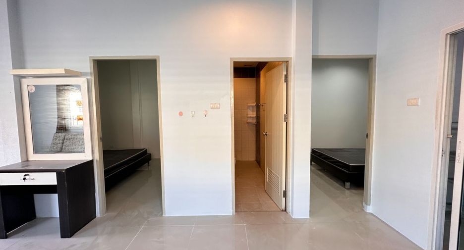 Casa en venta de 2 habitaciones en Si Racha, Chonburi