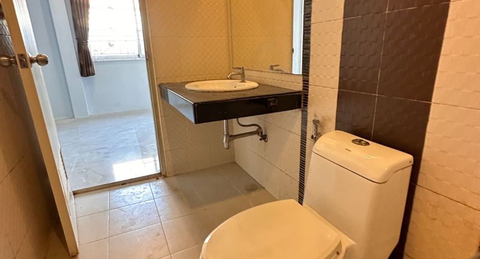 Casa en venta de 2 habitaciones en Si Racha, Chonburi