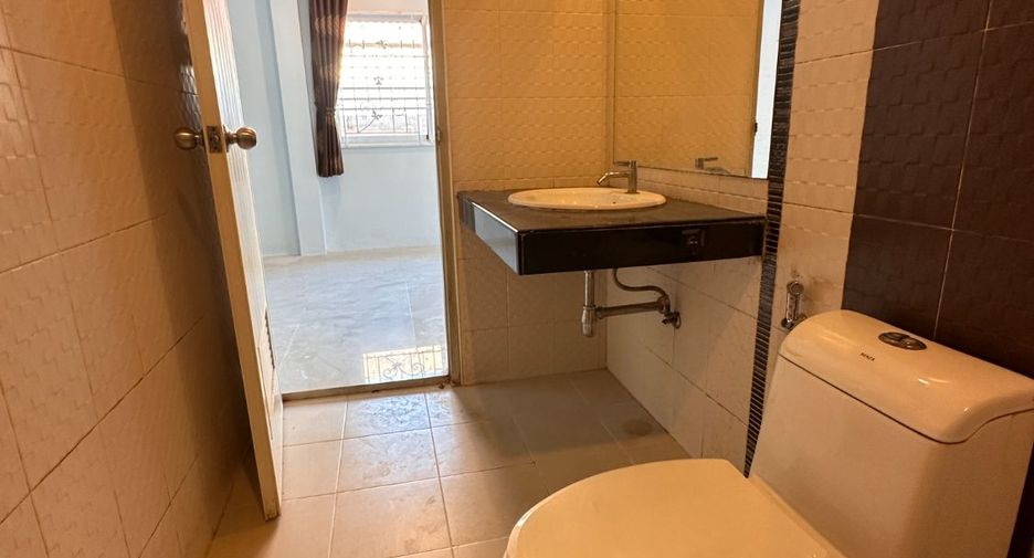 Casa en venta de 2 habitaciones en Si Racha, Chonburi