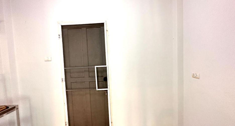 Casa en venta de 2 habitaciones en Si Racha, Chonburi