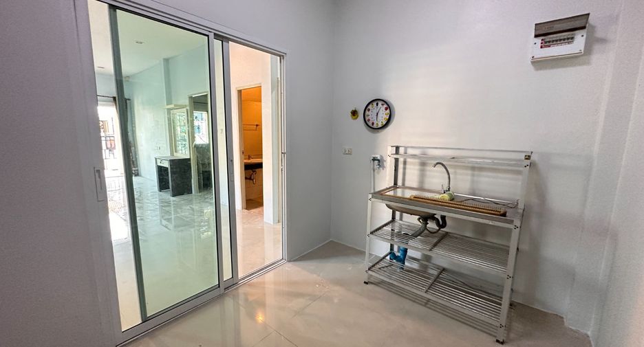 Casa en venta de 2 habitaciones en Si Racha, Chonburi