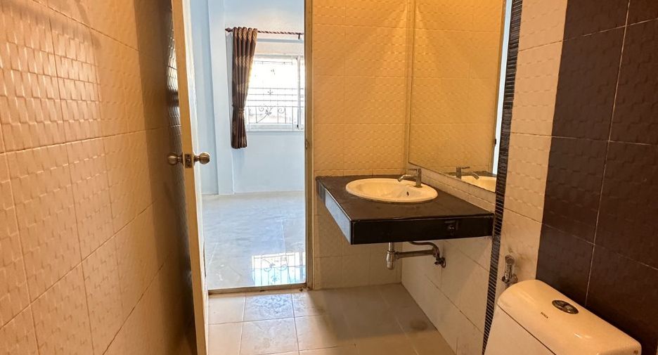 Casa en venta de 2 habitaciones en Si Racha, Chonburi