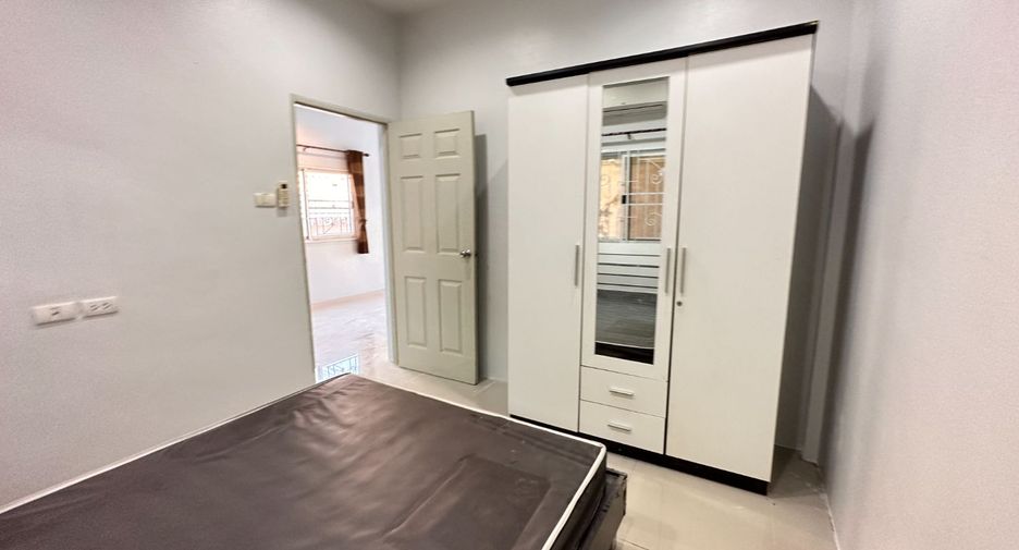 Casa en venta de 2 habitaciones en Si Racha, Chonburi