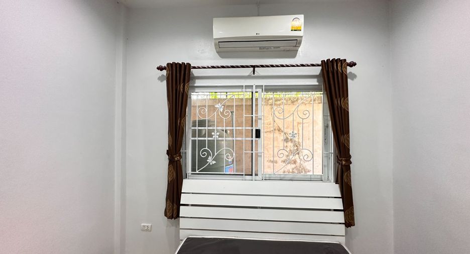Casa en venta de 2 habitaciones en Si Racha, Chonburi