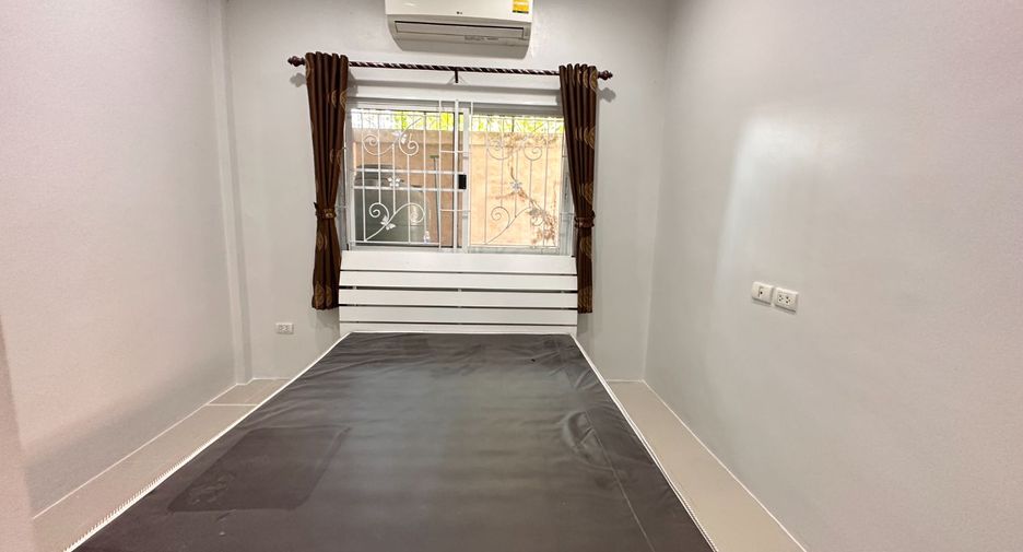 Casa en venta de 2 habitaciones en Si Racha, Chonburi