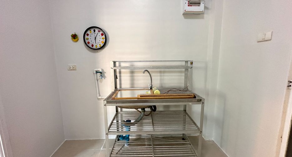 Casa en venta de 2 habitaciones en Si Racha, Chonburi