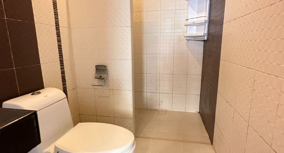 Casa en venta de 2 habitaciones en Si Racha, Chonburi