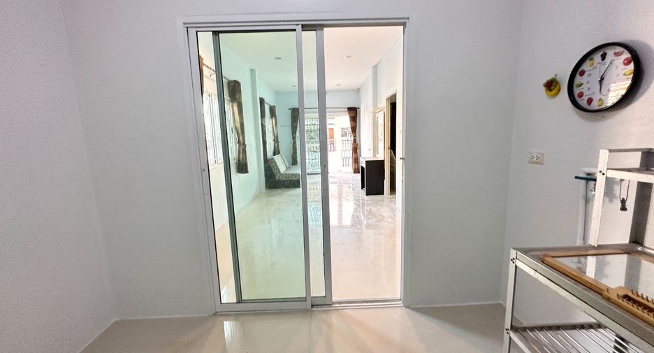 Casa en venta de 2 habitaciones en Si Racha, Chonburi