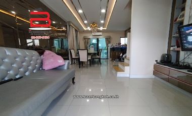 À vendre 3 chambres maison de ville à Sai Mai, Bangkok