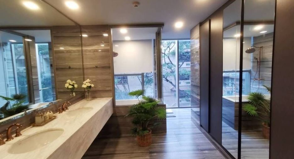 Condo en alquiler de 3 habitaciones en Watthana, Bangkok