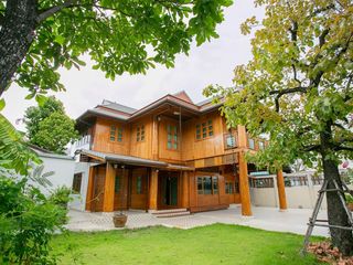 For rent そして for sale 3 Beds house in Huai Khwang, Bangkok