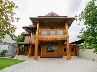 For rent そして for sale 3 Beds house in Huai Khwang, Bangkok