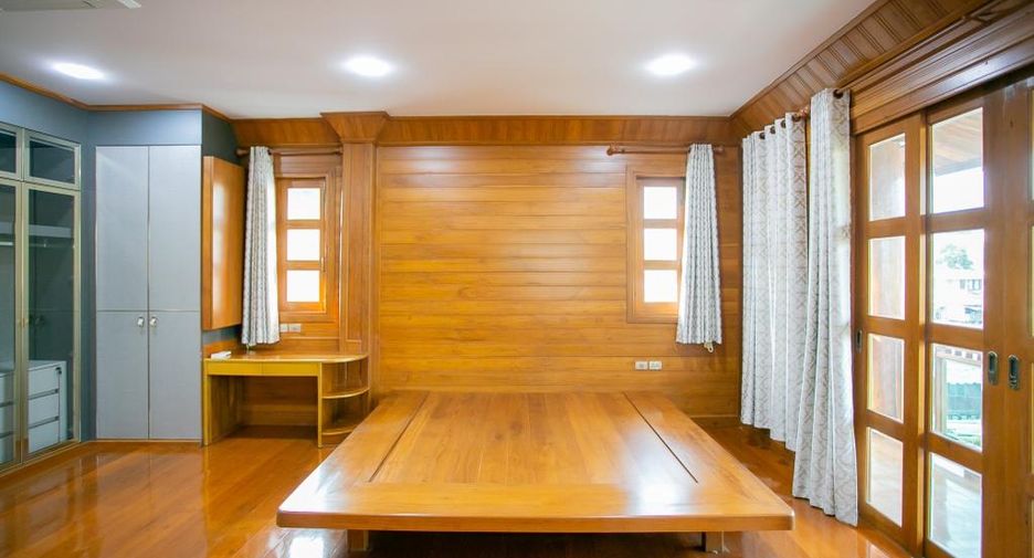 For rent and for sale 3 bedrooms house in Huai Khwang, Bangkok