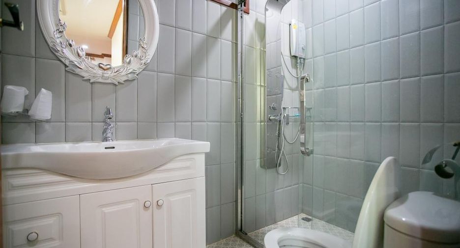 For rent and for sale 3 bedrooms house in Huai Khwang, Bangkok
