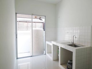 For sale 4 bedrooms townhouse in Bang Khun Thian, Bangkok