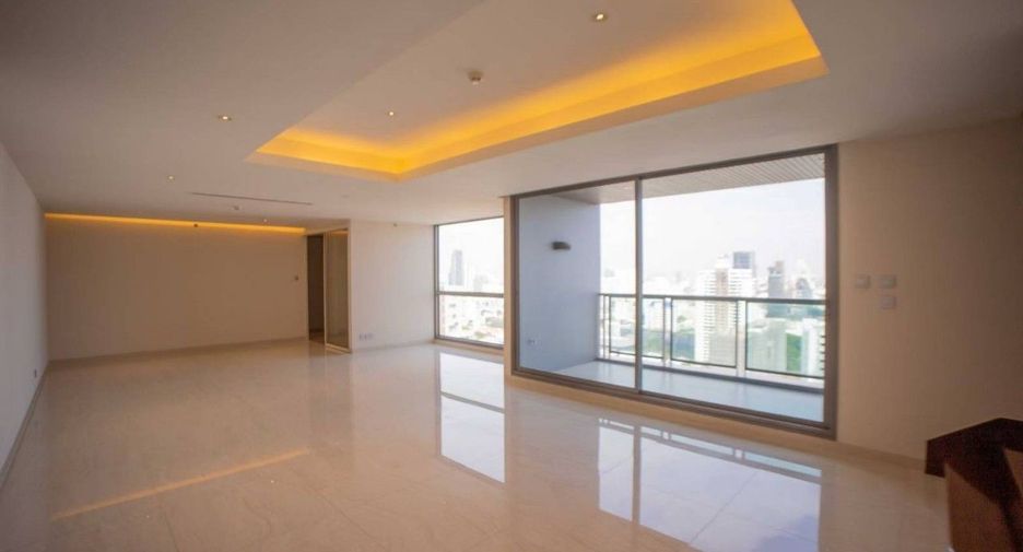 For sale 3 bed condo in Watthana, Bangkok