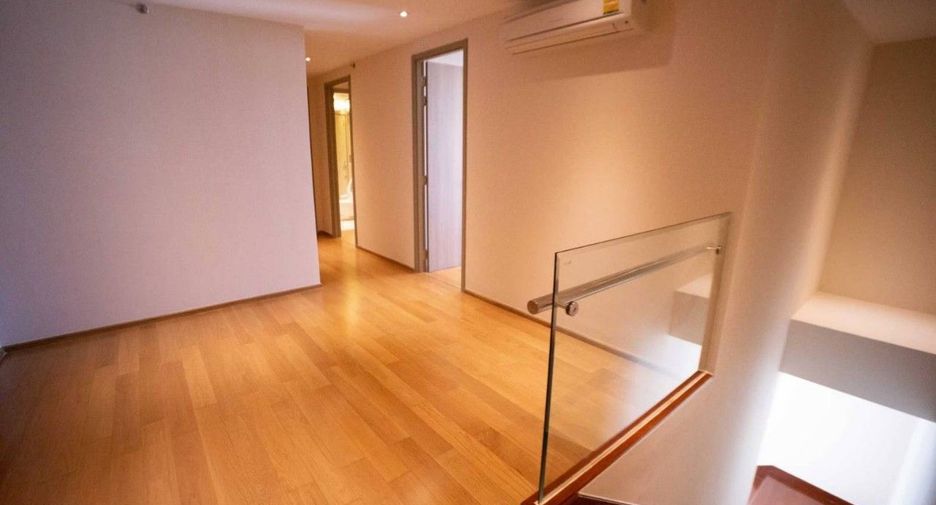 For sale 3 bed condo in Watthana, Bangkok
