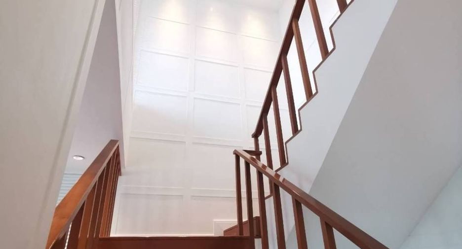 For rent 5 bedrooms condo in Pathum Wan, Bangkok