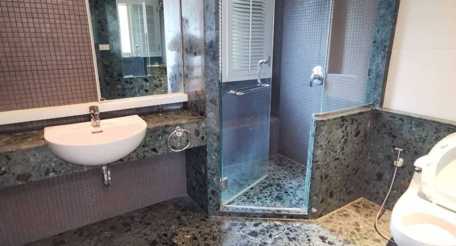 For rent 5 bedrooms condo in Pathum Wan, Bangkok