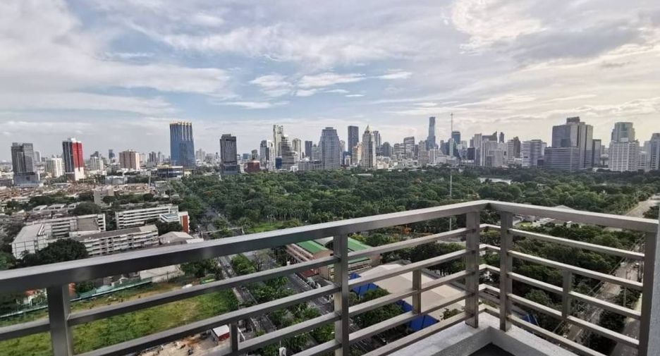 For rent 5 bedrooms condo in Pathum Wan, Bangkok