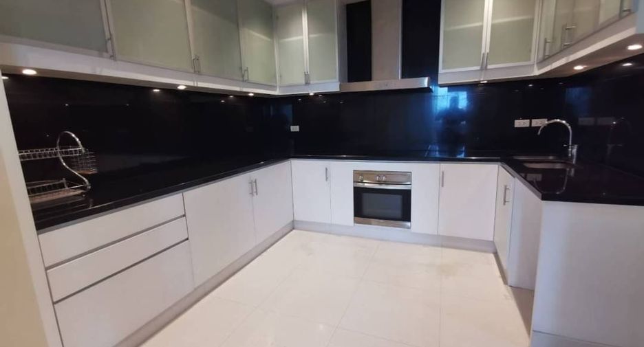 For rent 5 bedrooms condo in Pathum Wan, Bangkok