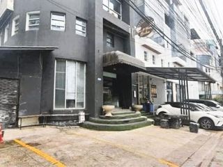 For sale 4 bedrooms retail Space in Wang Thonglang, Bangkok