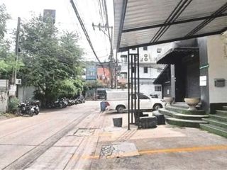 For sale 4 bedrooms retail Space in Wang Thonglang, Bangkok
