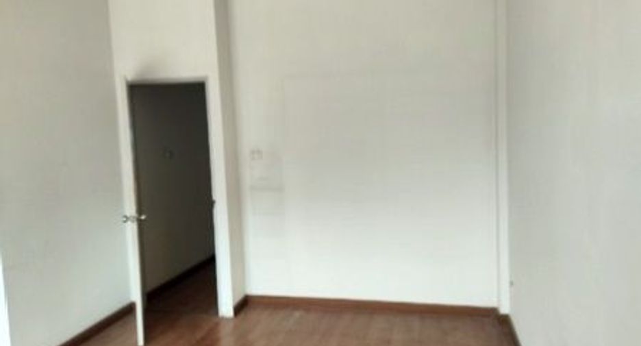 For sale 3 bedrooms townhouse in Nong Khaem, Bangkok