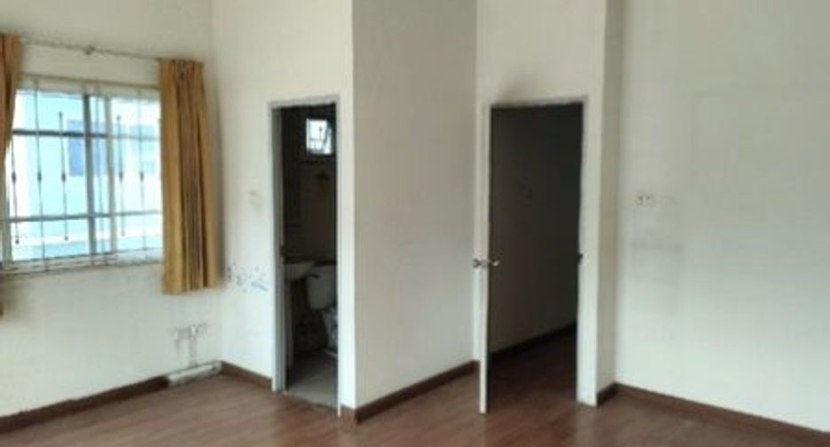 For sale 3 bedrooms townhouse in Nong Khaem, Bangkok